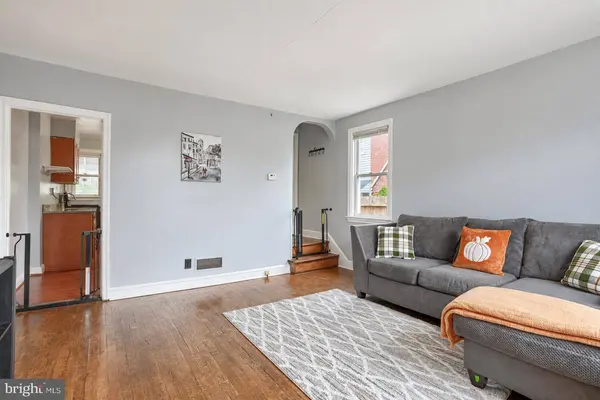 8338 OAKLEIGH RD, Parkville, MD 21234