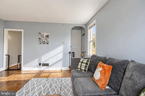 8338 OAKLEIGH RD, Parkville, MD 21234