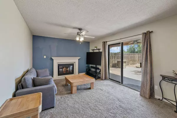 5956 E Illinois AVE, Fresno, CA 93727