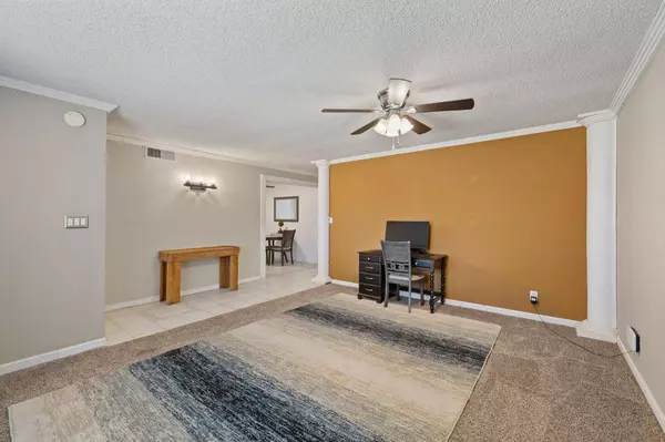 5956 E Illinois AVE, Fresno, CA 93727