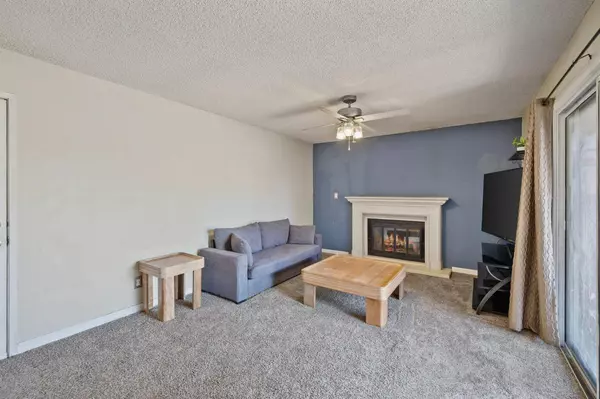 5956 E Illinois AVE, Fresno, CA 93727