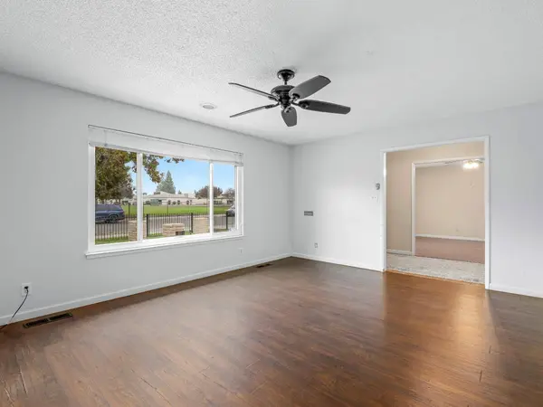 525 E Vartikian AVE, Fresno, CA 93710