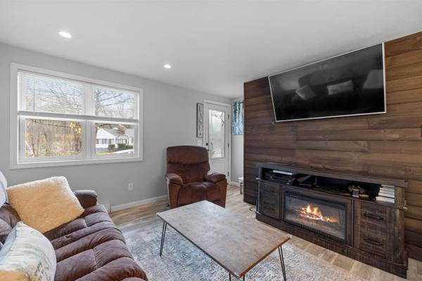 21 Regis RD, Laconia, NH 03246