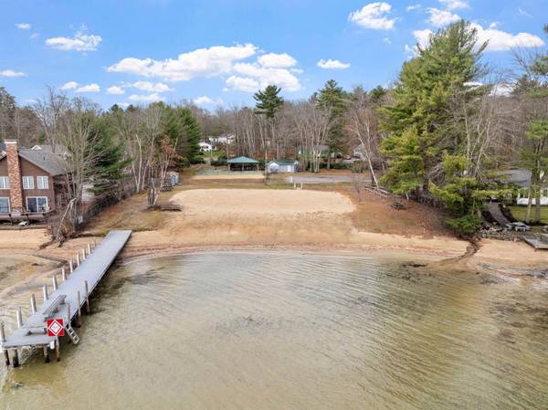 21 Regis RD, Laconia, NH 03246