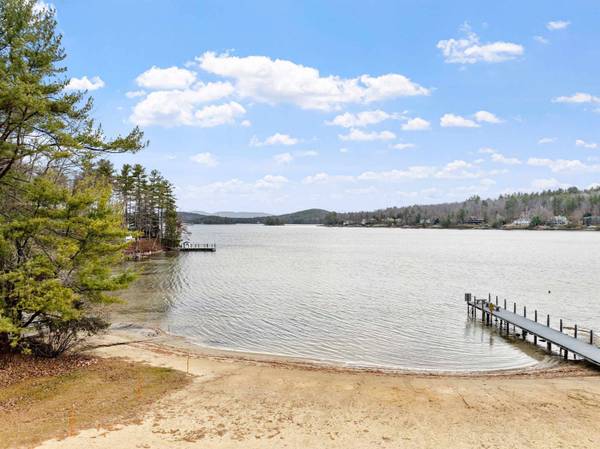 21 Regis RD, Laconia, NH 03246