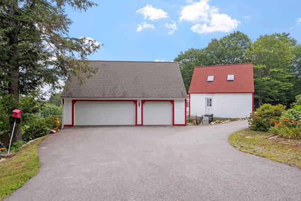 105 Juniper Ridge RD, Gilford, NH 03249