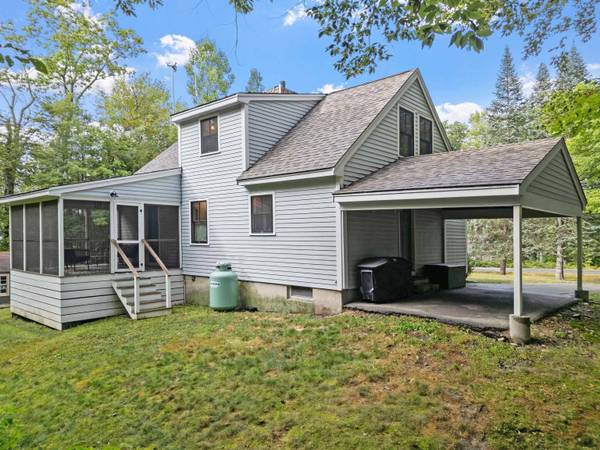 6 Council Tree LN, Wolfeboro, NH 03894
