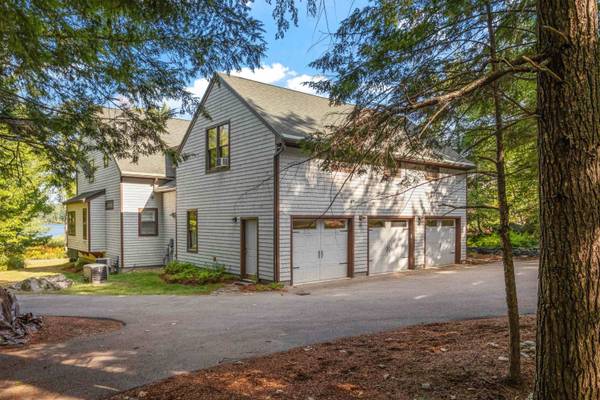 14 Island View DR, Moultonborough, NH 03254