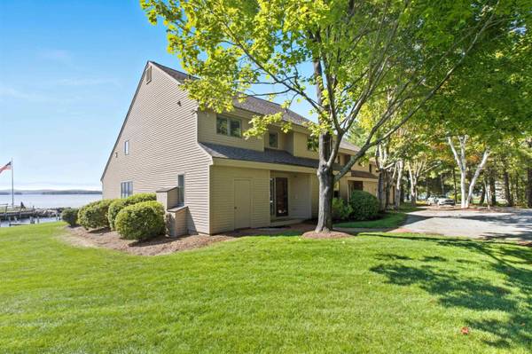 9 Starboard LN #1, Moultonborough, NH 03254