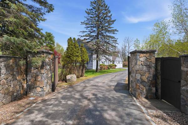2671 Parade RD, Laconia, NH 03246
