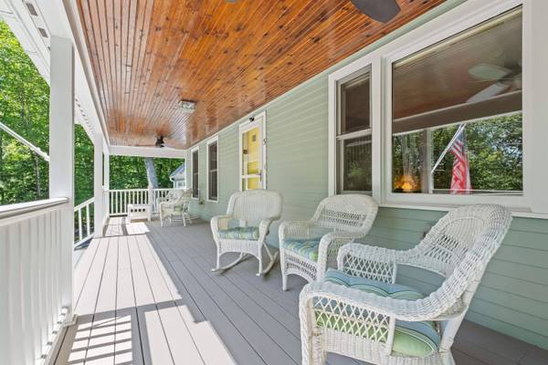 5 Lloyd RD, Wolfeboro, NH 03894