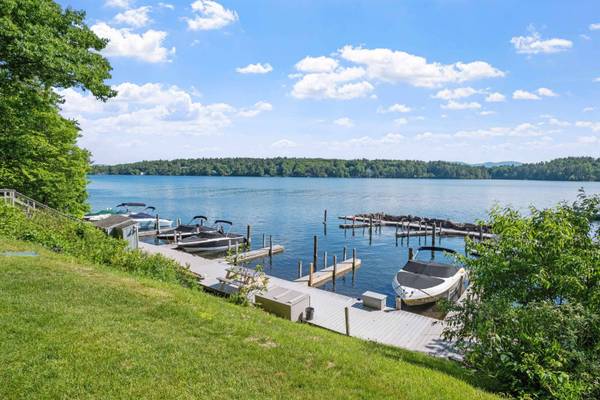 5 Lloyd RD, Wolfeboro, NH 03894