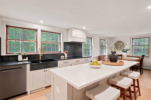 125 Lee RD, Moultonborough, NH 03254