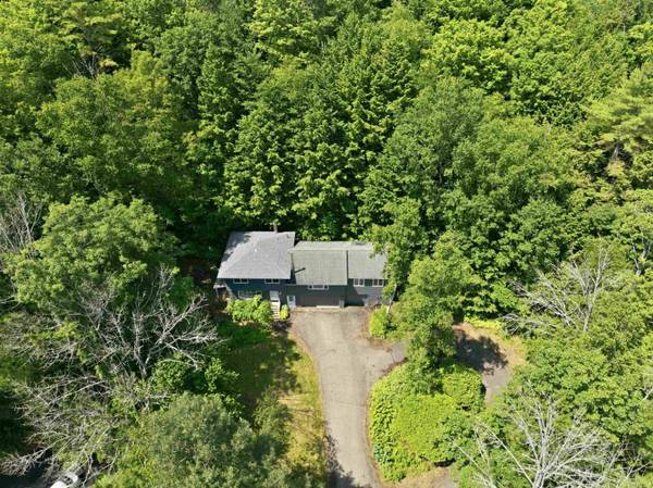 12 Ivy LN, Plymouth, NH 03264