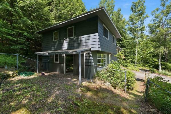 12 Ivy LN, Plymouth, NH 03264