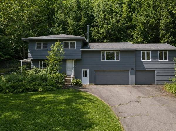 12 Ivy LN, Plymouth, NH 03264