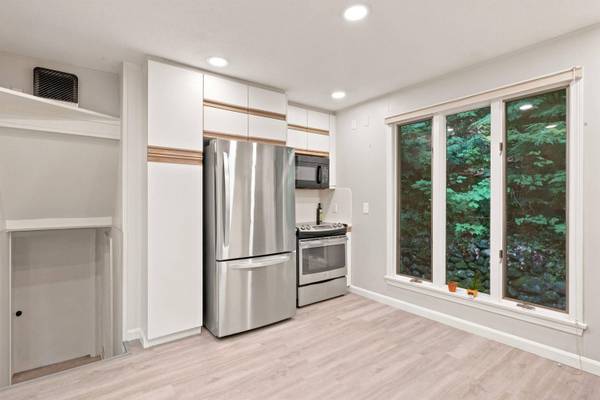 12 Ivy LN, Plymouth, NH 03264