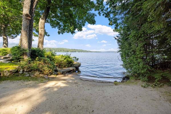 10 Edgewater DR, Moultonborough, NH 03254