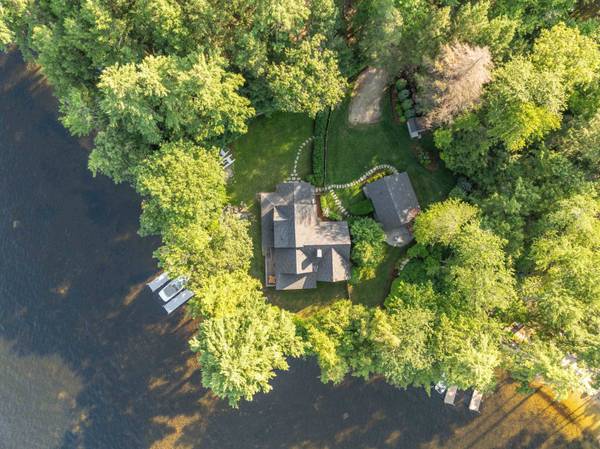 10 Edgewater DR, Moultonborough, NH 03254