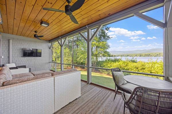 10 Edgewater DR, Moultonborough, NH 03254
