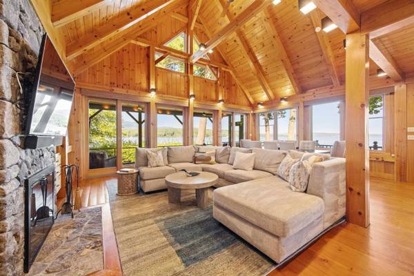 10 Edgewater DR, Moultonborough, NH 03254