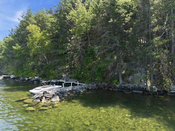 23 Diamond IS, Gilford, NH 03249