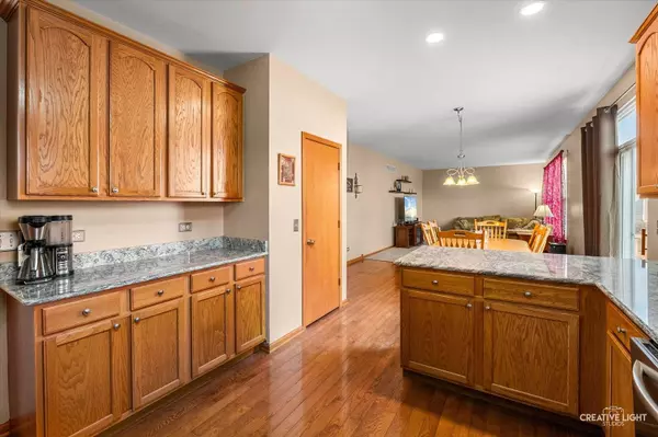 7651 Pin Oak CT, Plainfield, IL 60586