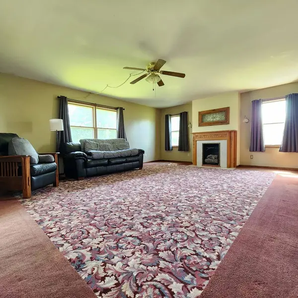 1932 N 2653rd RD, Ottawa, IL 61350