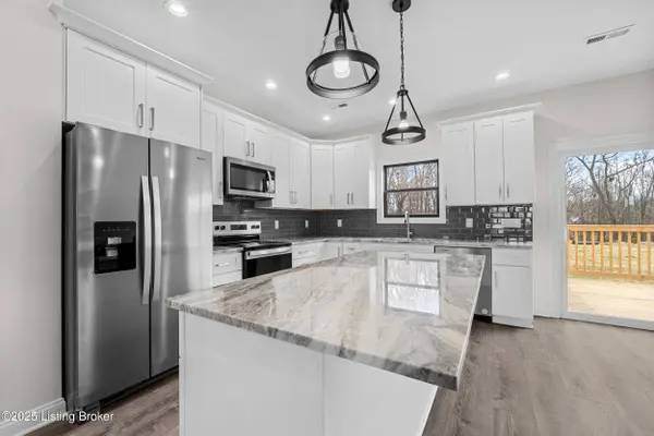 211 Alreva Rd, Louisville, KY 40216