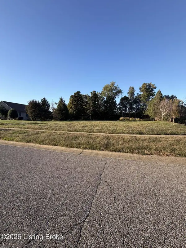 9004 Grand Pointe Ct, Louisville, KY 40214