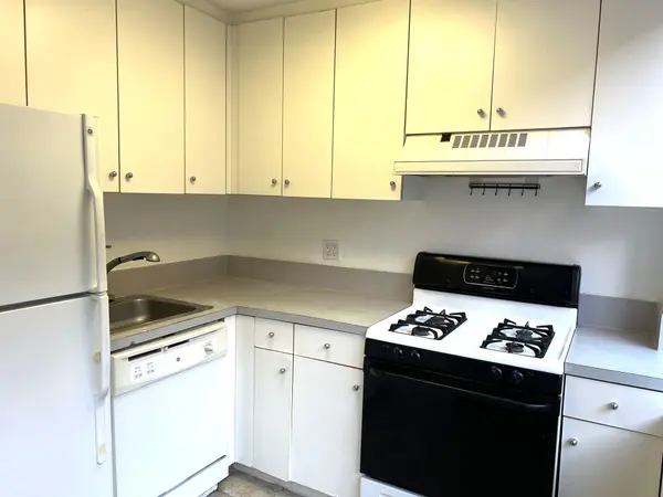 300 E 90th St #3C, New York, NY 10128-4209