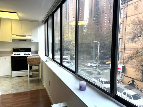 300 E 90th St #3C, New York, NY 10128-4209