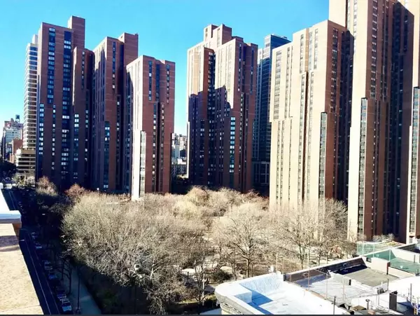 300 E 90th St #3C, New York, NY 10128-4209