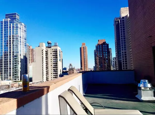 300 E 90th St #3C, New York, NY 10128-4209