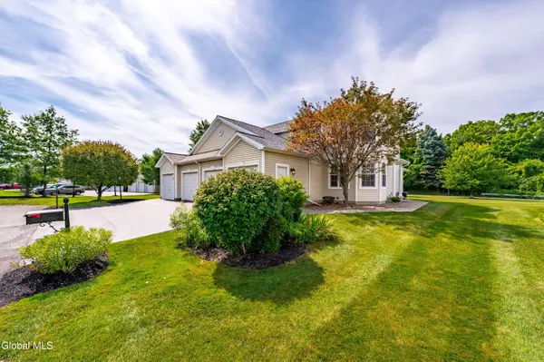 6 Patroon Pointe Drive, Rensselaer, NY 12144
