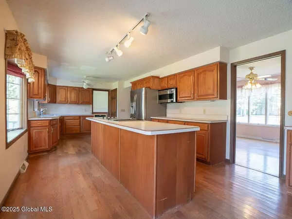 58 Fredericks Road, Glenville, NY 12302