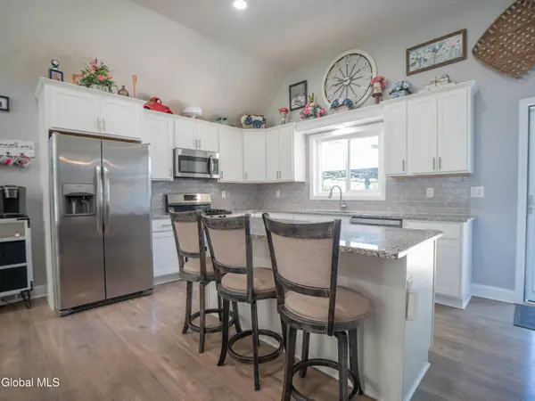 2A Dawn Drive, Colonie, NY 12110