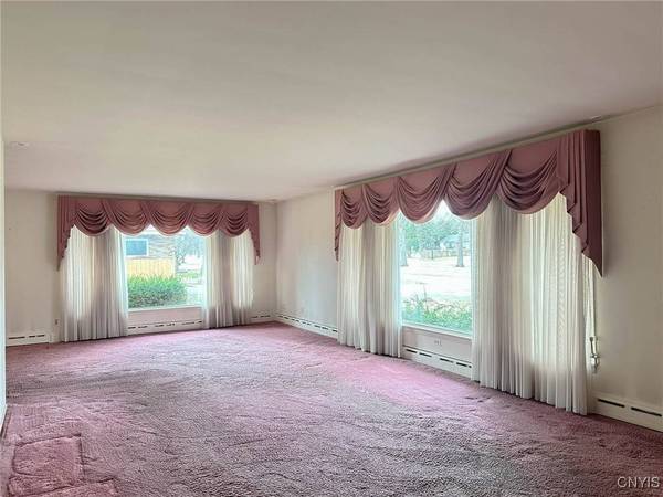 1009 Parkway E, Utica, NY 13501