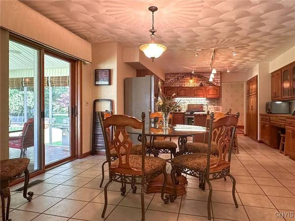 11 Wood Dale RD, Whitesboro, NY 13492