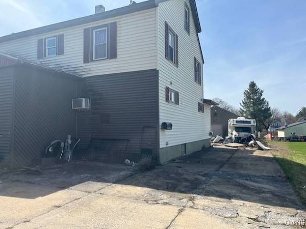 8-10 Parkside CT, Oneida, NY 13417