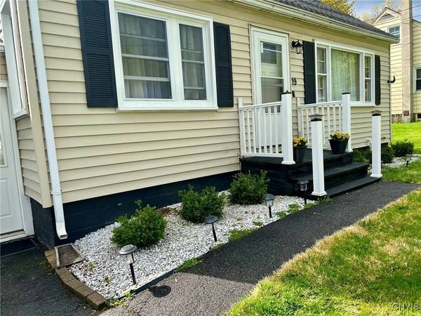 19 Pleasantview PL, Whitesboro, NY 13492