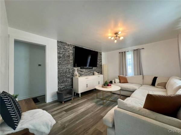 19 Pleasantview PL, Whitesboro, NY 13492