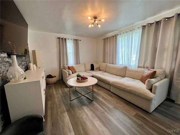 19 Pleasantview PL, Whitesboro, NY 13492