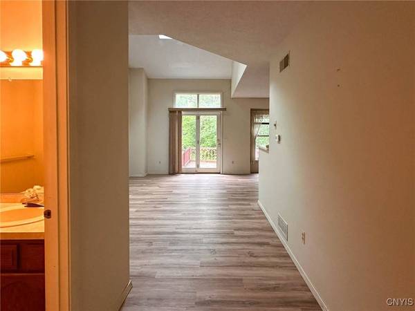 528 Meadow DR, Utica, NY 13502