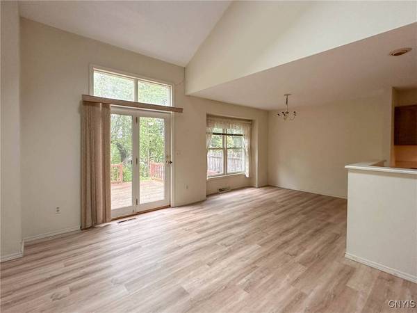 528 Meadow DR, Utica, NY 13502