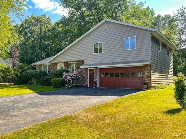 7 Symphony PL, Whitesboro, NY 13492