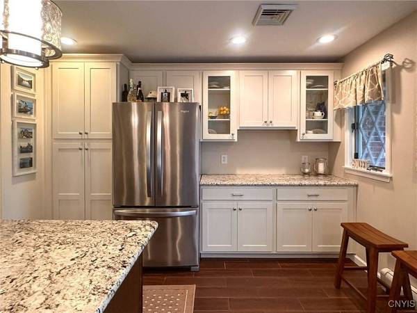 7 Symphony PL, Whitesboro, NY 13492