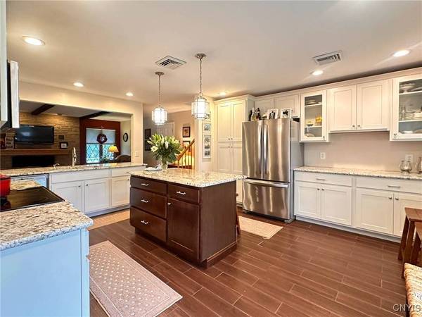 7 Symphony PL, Whitesboro, NY 13492