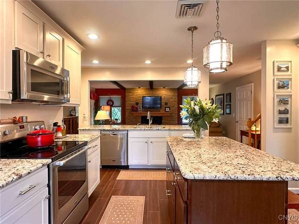 7 Symphony PL, Whitesboro, NY 13492