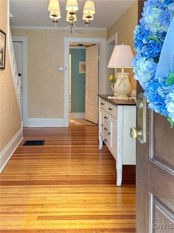 2 Longfellow DR, New Hartford, NY 13413